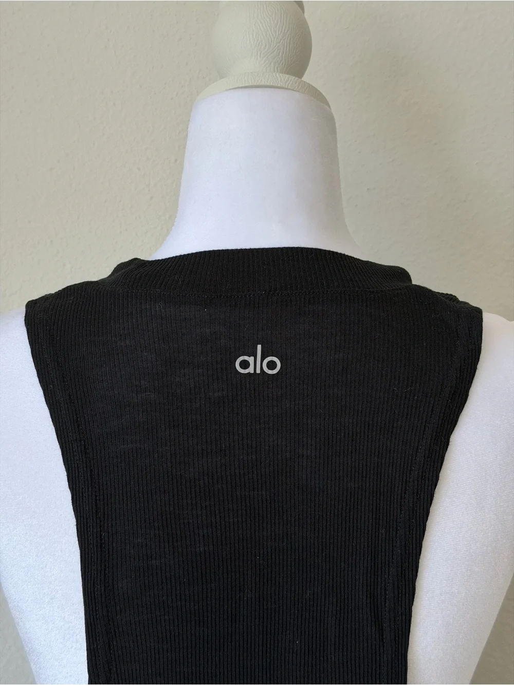 Alo Yoga Black Ribbed Sleeveless Tank Top (S/M)